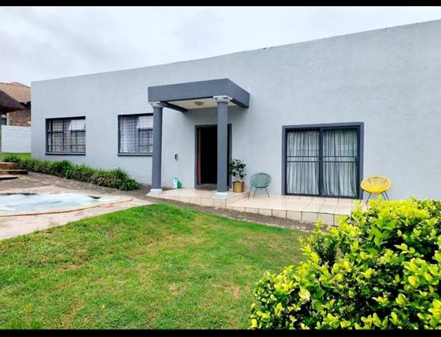 4 BEDROOM HOUSE FOR SALE IN HEUWELOORD